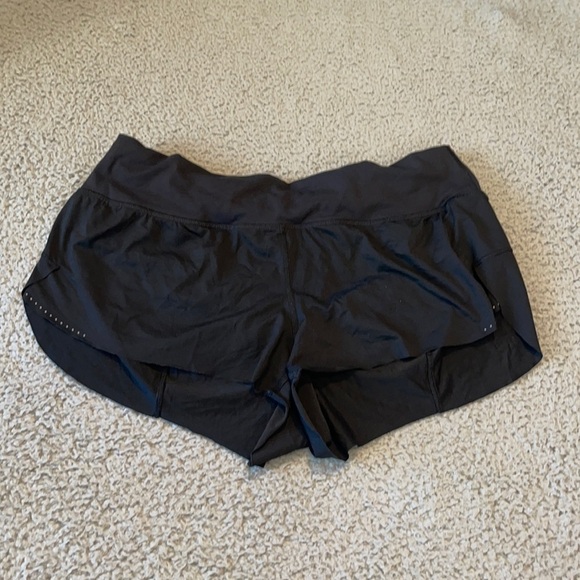 Lululemon Chase Me Short 2.5"
Black size 10 - Picture 1 of 6